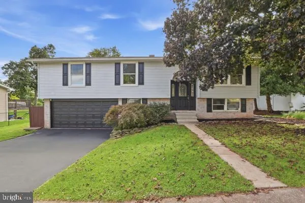216 MAPLEWOOD DR