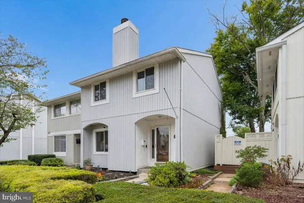 18527 EAGLES ROOST DR