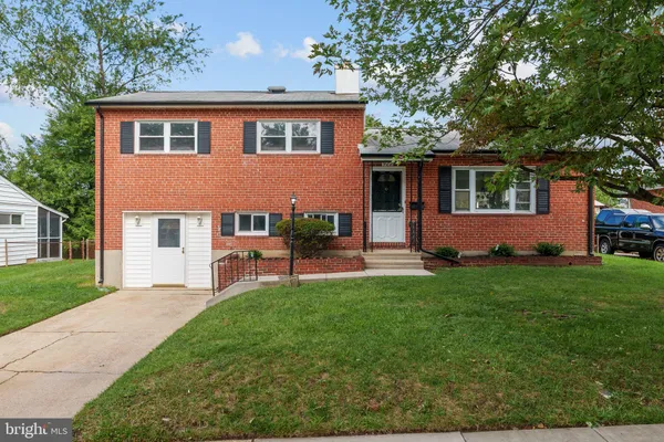 922 VANDERWOOD RD
