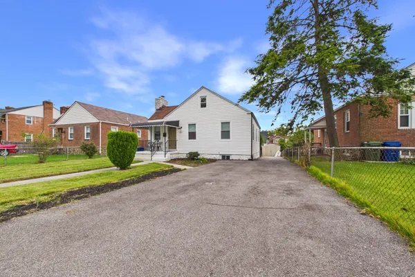 2709 OAKLEY AVE