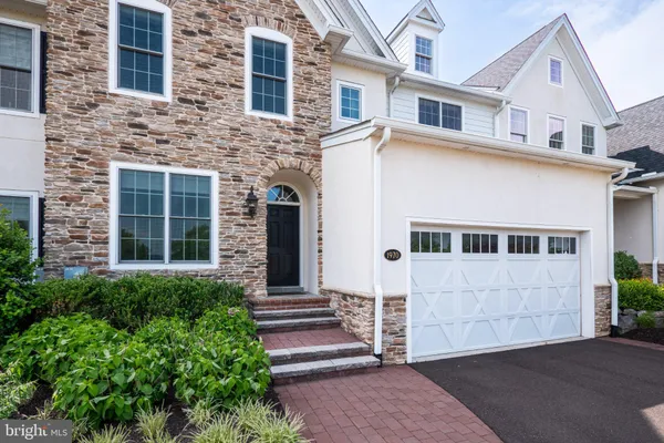 1970 CARRIAGE KNOLL DR