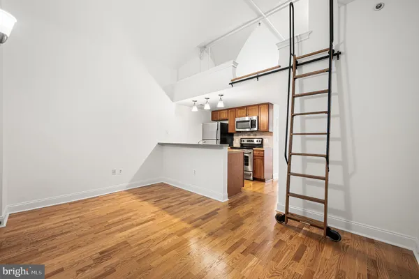 1 ACADEMY CIR 221