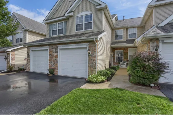 207 LAUREL CT