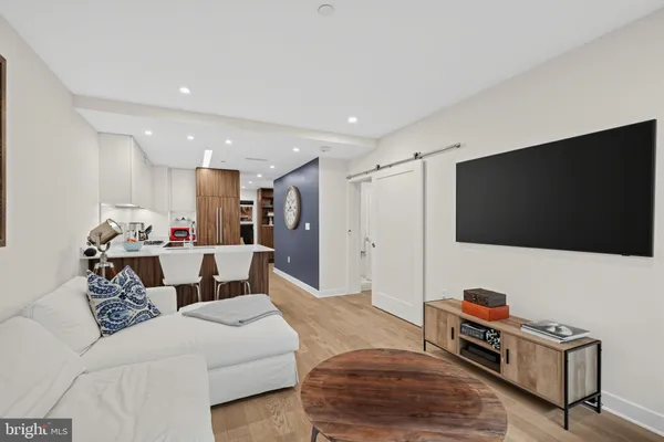 37 L ST 401