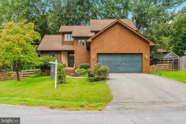 10390 FOX MEADOW CIR