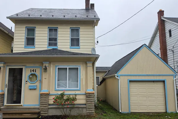 141 N 4TH ST