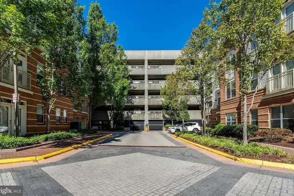 2791 CENTERBORO DR 182