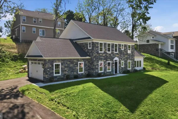 130 WOODBRIAR DR