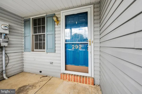 292 CINDY DR