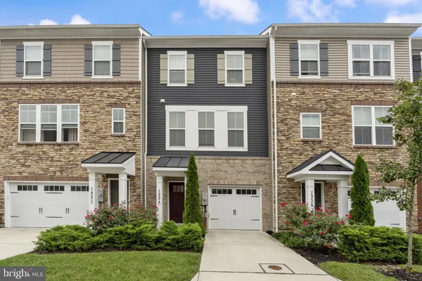 1333 HAWK HOLLOW DR