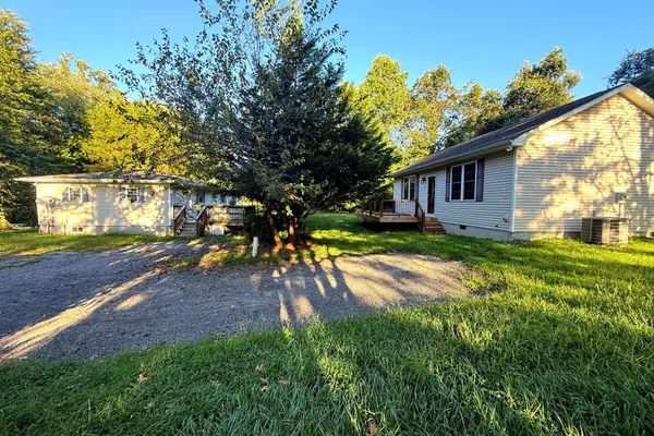 810 812 W MOUNT HARMONY RD