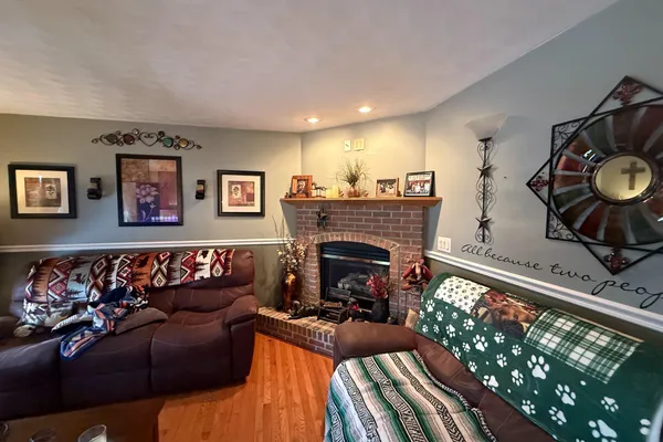119 LODGE LN