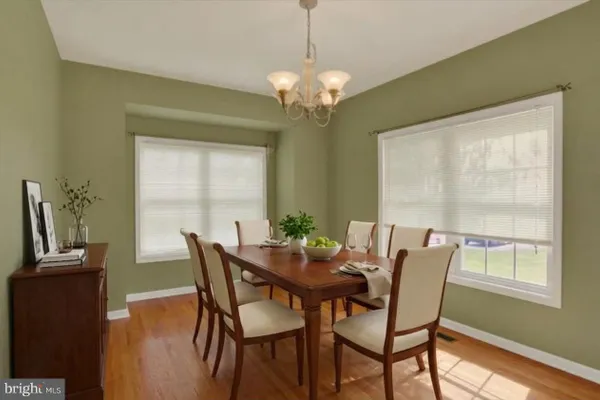 8 MEADOWOOD PL