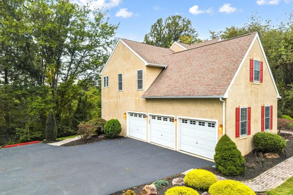 904 VICTORIA CT