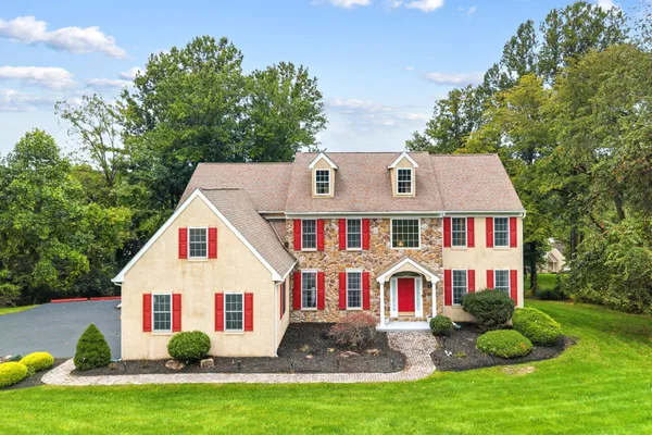 904 VICTORIA CT