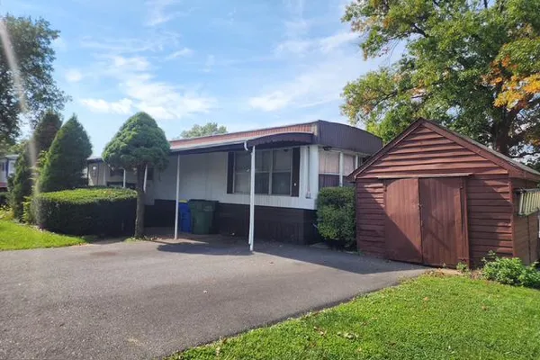 129 SENECA AVE