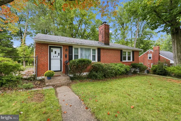 215 PARKVIEW DR