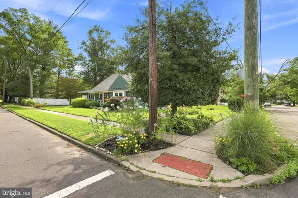 301 HIGH ST