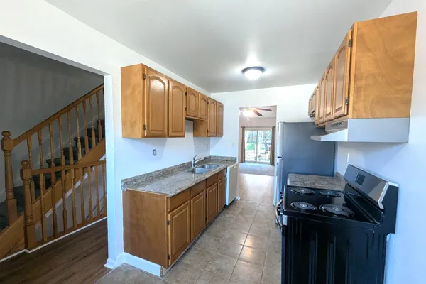 525 W 3RD ST