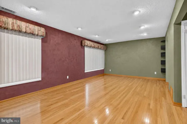 68 LONGWOOD DR