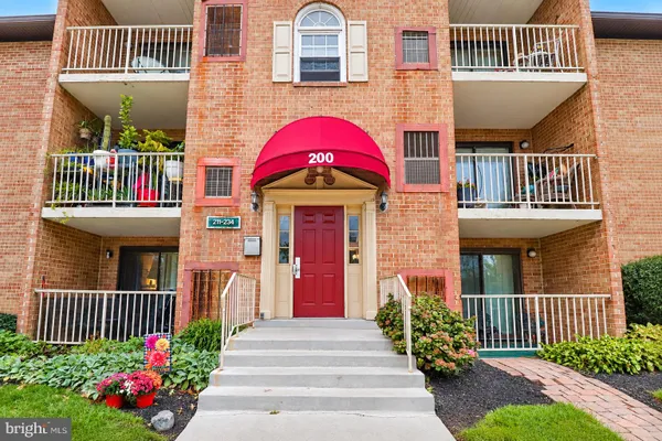 212 GOVERNOR CIR