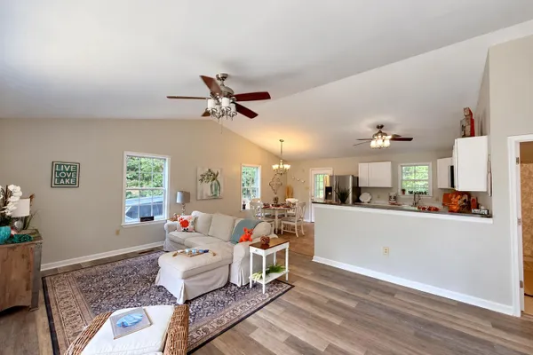 318 JONQUIL RD