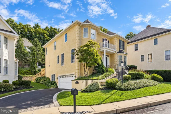 407 SPRING GARDEN LN