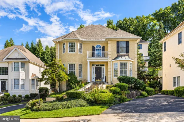 407 SPRING GARDEN LN