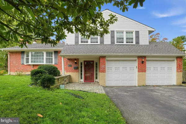 1901 LONGCOME DR