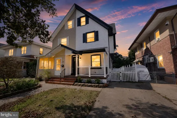 109 6TH AVE
