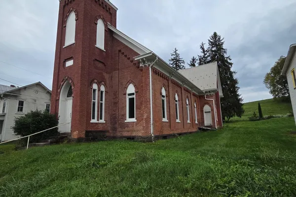 498 MAIN ST