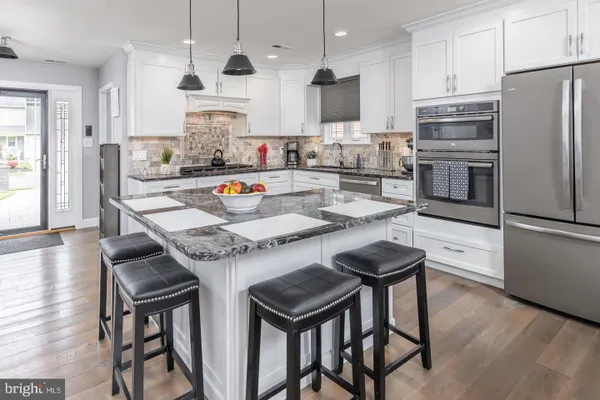 102 WEYBRIDGE CT