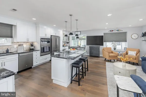 102 WEYBRIDGE CT