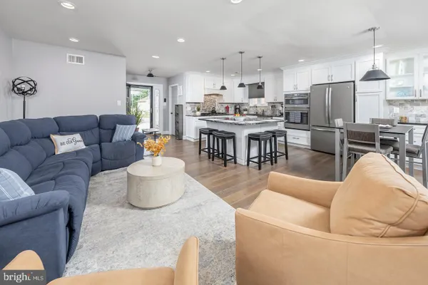 102 WEYBRIDGE CT