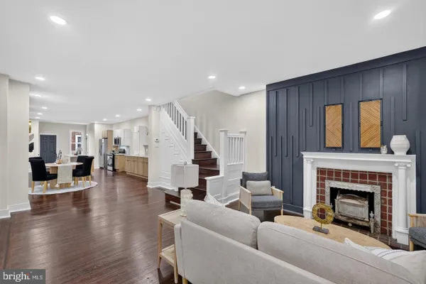 28 S 50TH ST