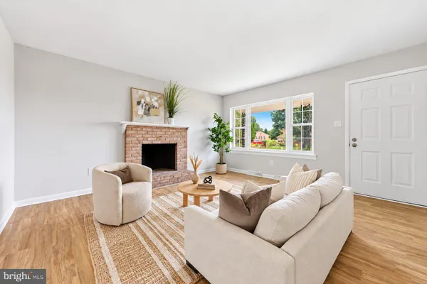 10802 LINCOLN AVE