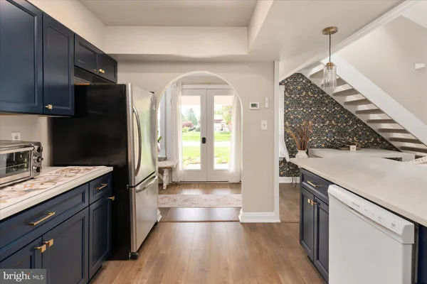 1 QUEEN VICTORIA CT F