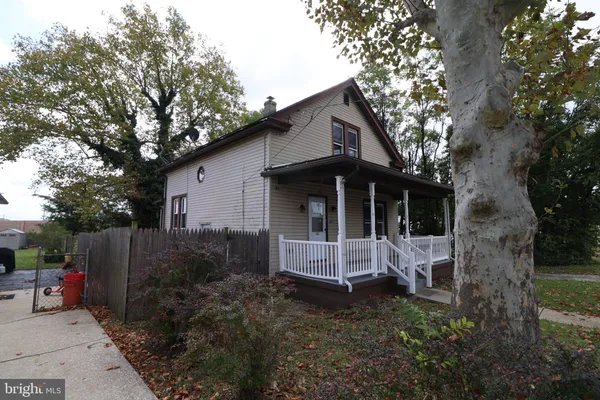 329 MANTUA AVE