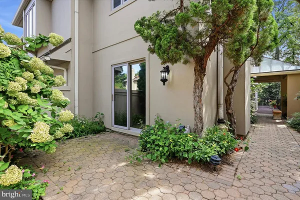 519 LINDY LN