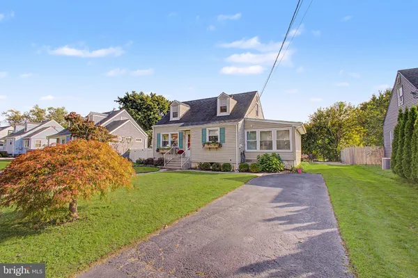 39 WALDRON RD