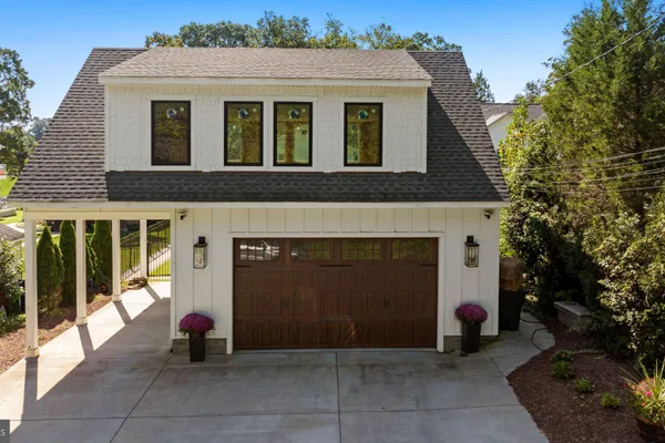377 VALLEY STREAM RD