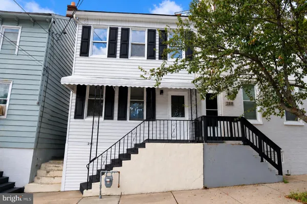 290 S 5TH ST