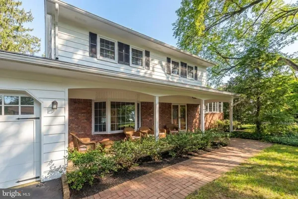 24 VAN WYCK DR