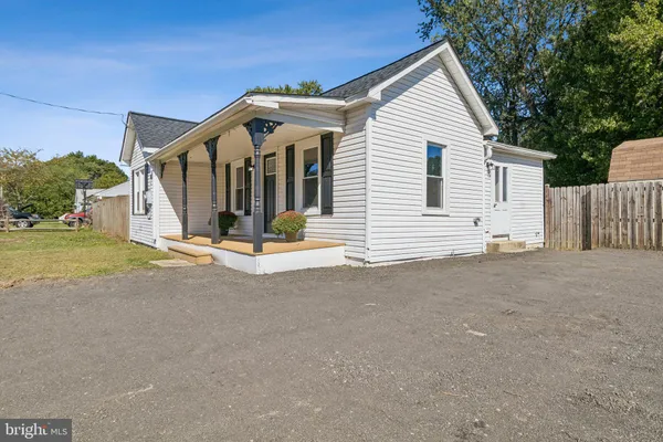 33 POPLAR LN