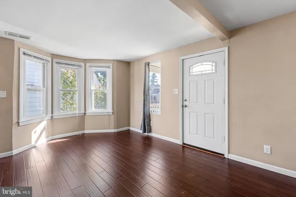 27 W DELAWARE AVE