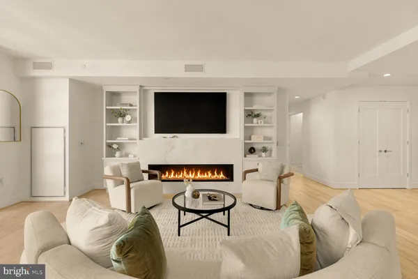 45 SUTTON SQ 906