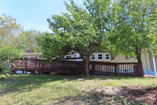 100 E HOLLY DR