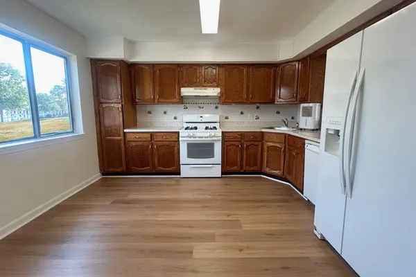 34 JAMESTOWN BLVD