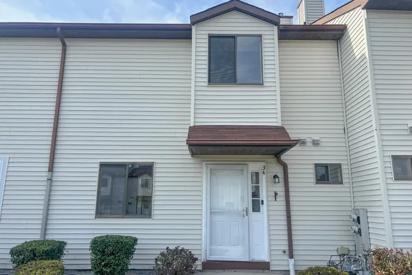 34 JAMESTOWN BLVD
