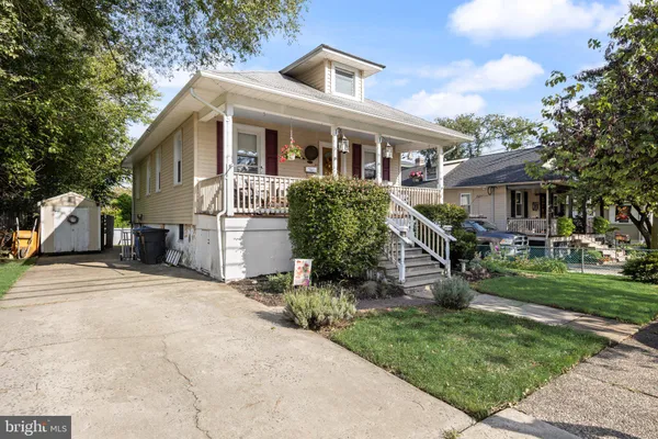 111 S PINE AVE